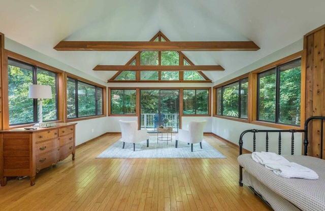 Breathtaking 12 ac mountain river home + waterfall