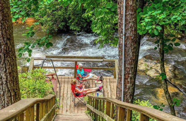 Waterfall Retreat Room 4-Pet Friendly-Hiking and Snow Tubing Nearby