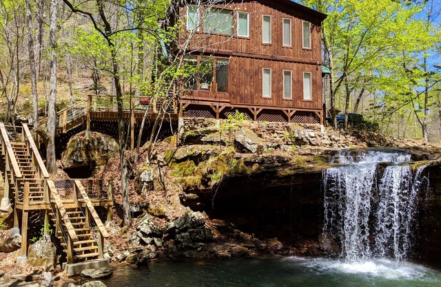 Waterfall Wilderness Retreat Bordant la forêt nationale d'Ozark