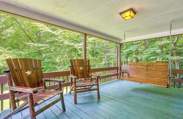 Creekside Cabin w/ Pool, Hot Tub & Pet-Friendly