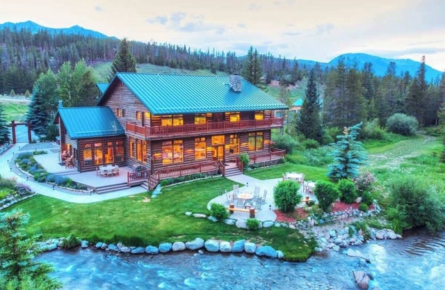 Retraite toutes saisons en Lodge sur 15 acres, pêche sur la rivière Swan, salle de jeu, 7 minutes de Breck