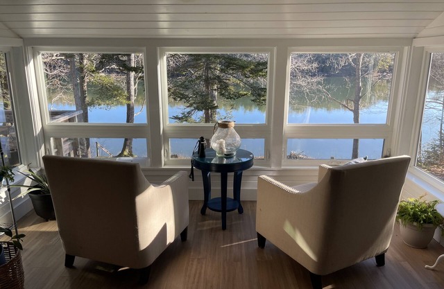 Waterfront 2 bed 2bath on a beautiful tidal cove close to Bowdoin & the Islands