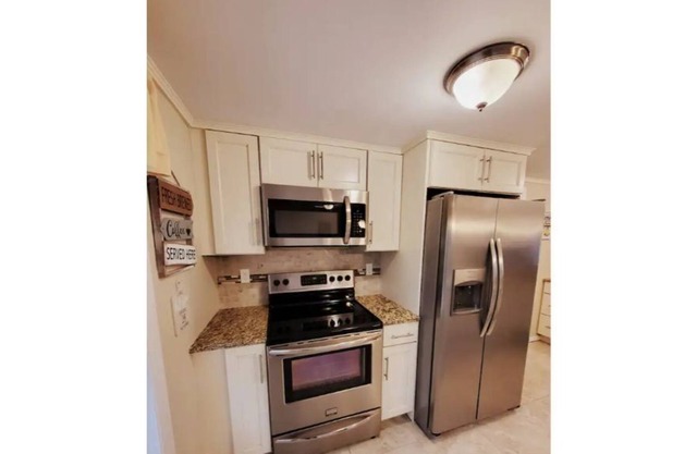 Waterfront 2 Bedroom on private cove in Salem NH.
