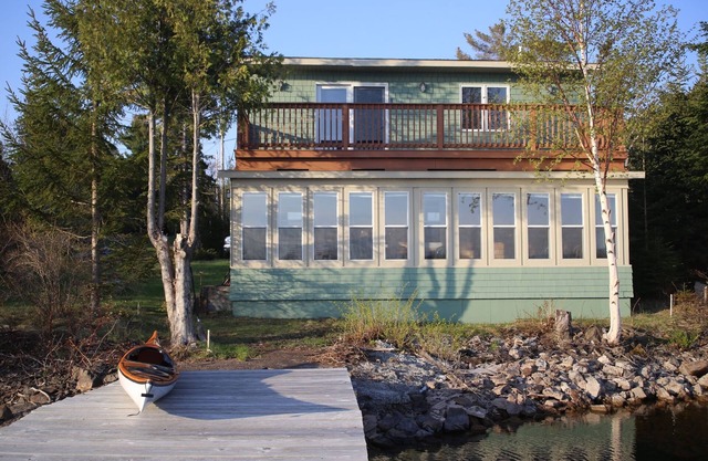 Waterfront 2 Br Cottage Dans Copper Harbor avec ponton privé