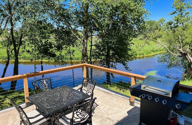 Waterfront 2 BR Lower-level w/ grill & kayaks