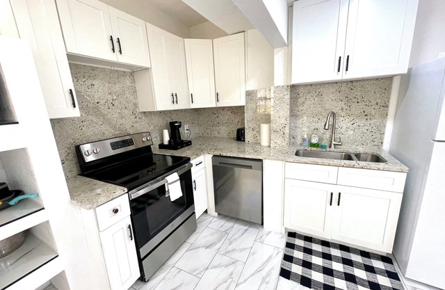 WATERFRONT 2bd/1ba w/ Kayaks