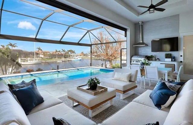 Waterfront 3-bedroom house with WiFi, Pool & SPA in fantastic Punta Gorda