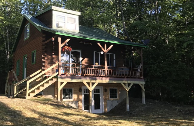 3BR, 2BA Log Cabin On Big Indian Lake