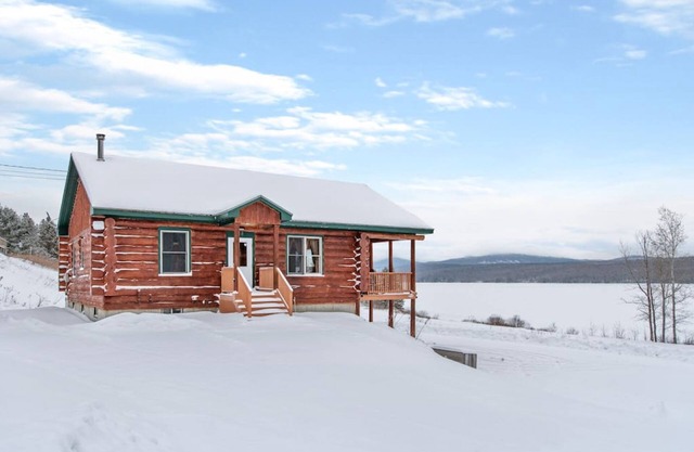 Gorgeous Lake Front Real Log Home ATV
