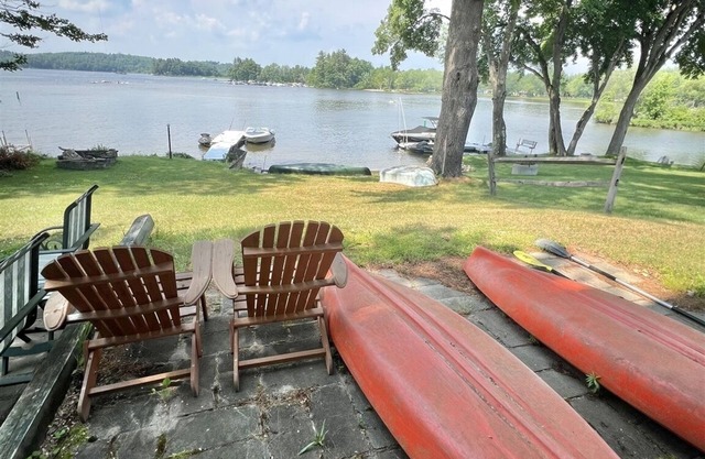WATERFRONT 5 BEDROOM 2 BATH WITH DOCK AND BEACH