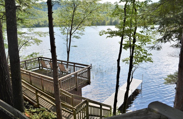 Waterfront 5 bedroom home on Stocker Pond with Dock