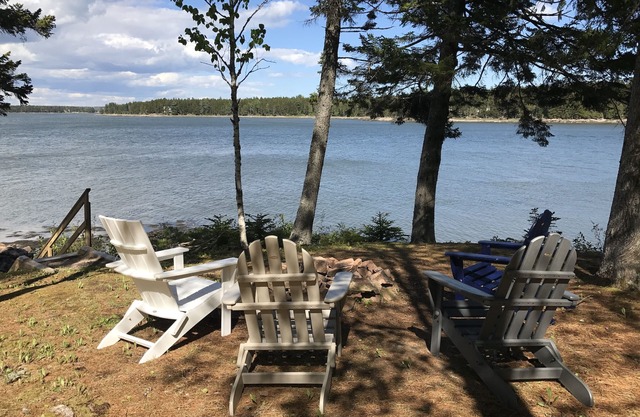 Waterfront Acadia Schoodic Downeast Log Home avec 650 pieds de rivage