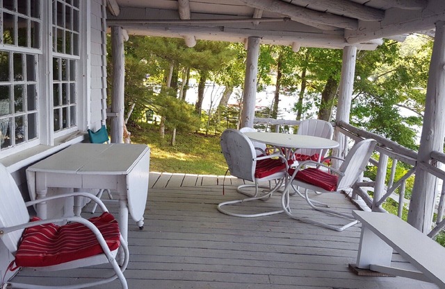 Bord de l'eau adirondack style chalet rustique super couchers de soleil