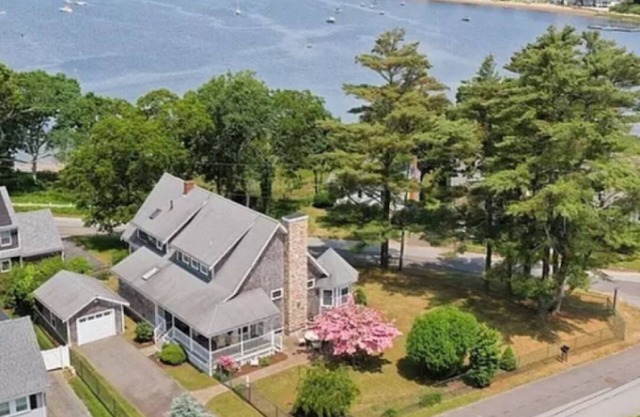 Spacious, beautiful views & private access to Parkwood beach