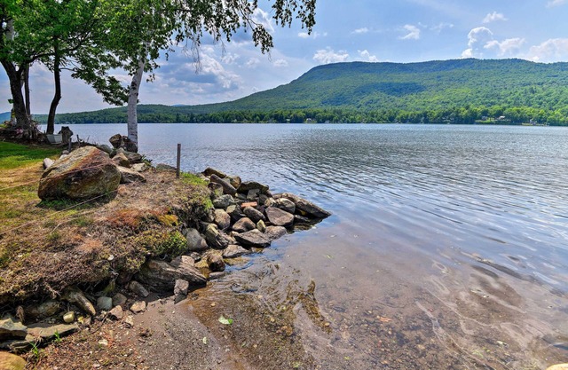 Espectacular casa frente al lago cerca de Stowe con sala de juegos.