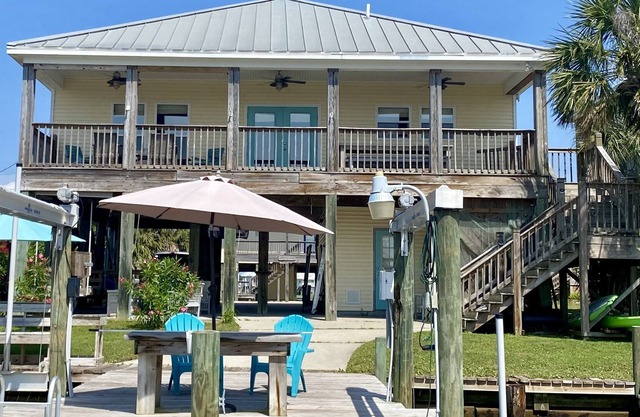 Bord de l'eau haut de gamme Island House pour nautique, Beaching et Birding - pour 12 personnes!