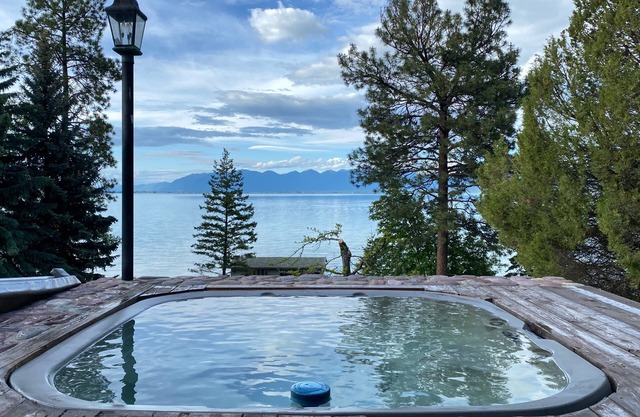 Bord de l'eau, beau lac Flathead, vues panoramiques!
