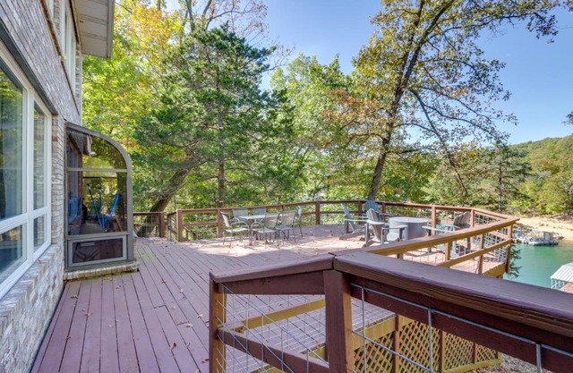 Waterfront Beaver Lake Apt with Deck
