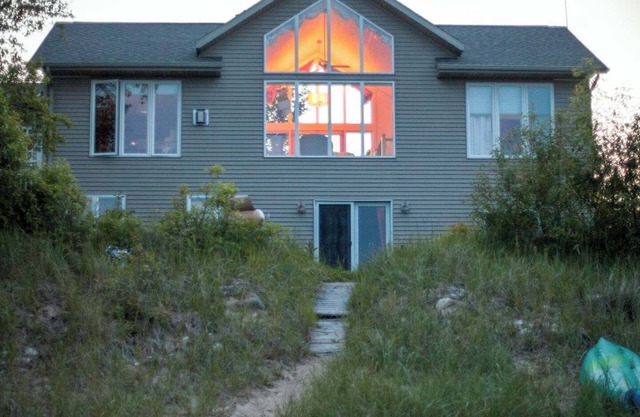 Waterfront - Bee's Lake House