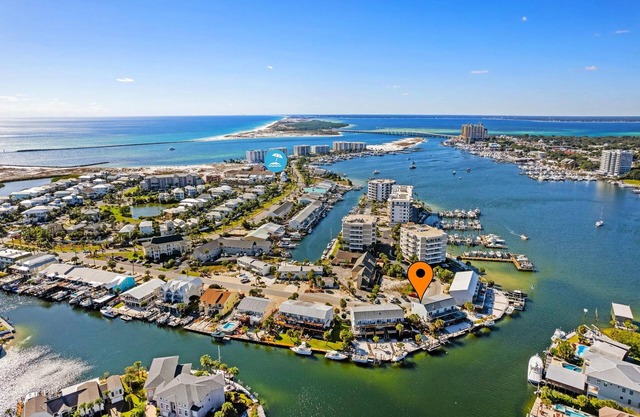 Waterfront, Bikes, SUP, Beach, Boat Dock, HOT TUB
