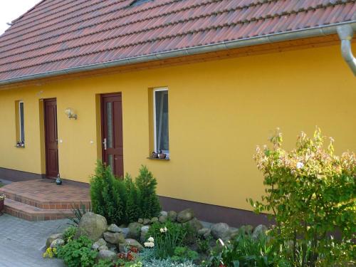 Waterfront Bliss for 2 Guests