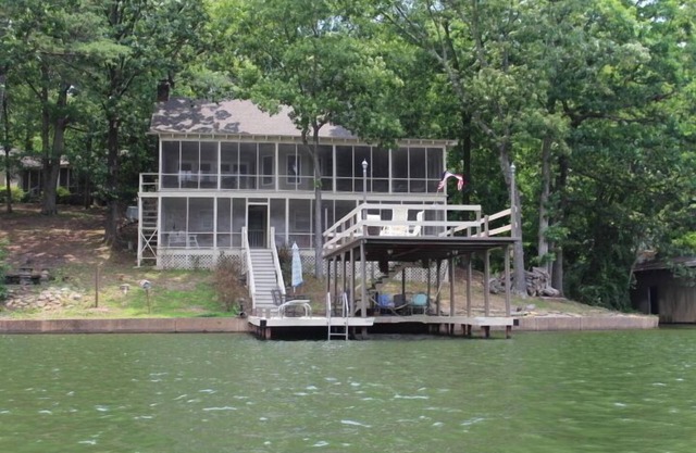 Cabine au bord de l'eau / Eau propre / Sautez du haut / Espace pour grande famille / pêche