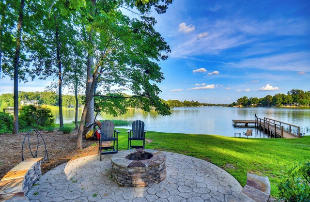 Waterfront Cabin on Lake Sinclair w/Private Dock!