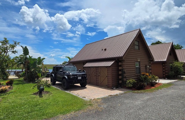 Waterfront Cabin with boat dock on Okeechobee Rim Canal