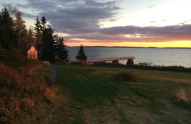 Bord de l'eau Cabine avec un quai privé et Cobblestone Plage