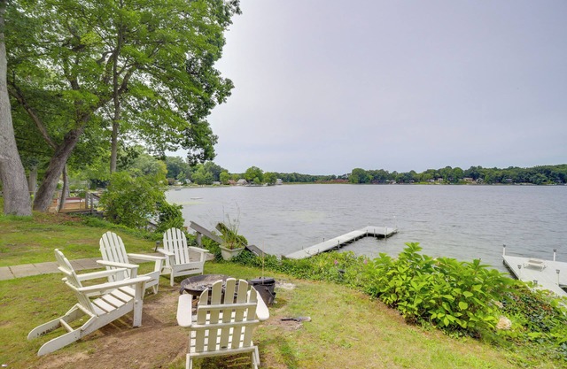 Waterfront Cable Lake Cabin w/ Grill!