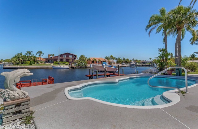 ** Maison avec piscine privée sur le canal **