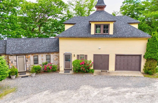 Waterfront Carriage House Apartment