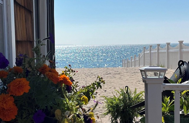 Charming 4-Bedroom Cottage with AC, WiFi & Private Beach in Serene Old Lyme, CT.