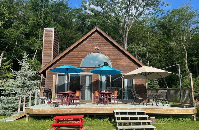 Waterfront close to Traverse City, Kayaks, Row Boat, Firepit, Dog ok, 8pl