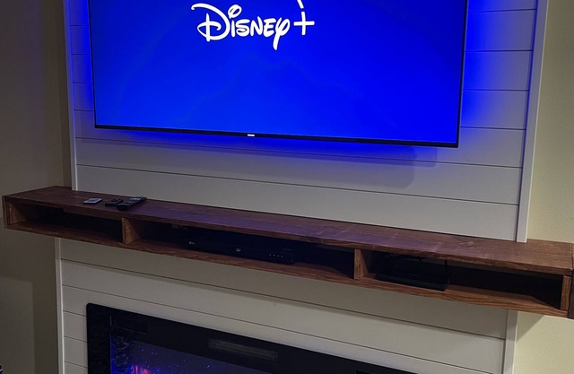 Waterfront condo minutes from Disney and Universal