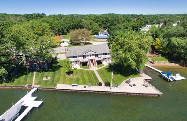 Waterfront Condo sur le lac Portage