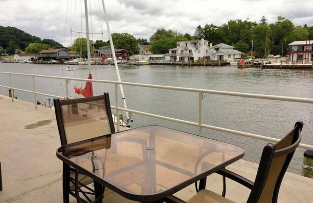 Waterfront Condo-Shop-Kayak-Beach-Bike-Boat-Restaurants-Outdoor Heated Pool-Fun