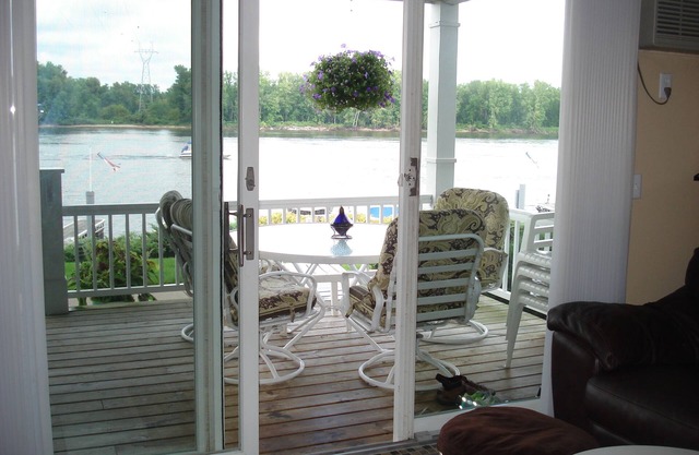 Condo au bord du fleuve Mississippi Steps From