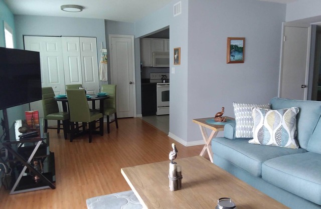 Waterfront Condo, profitez de votre café du matin tout en regardant les dauphins!