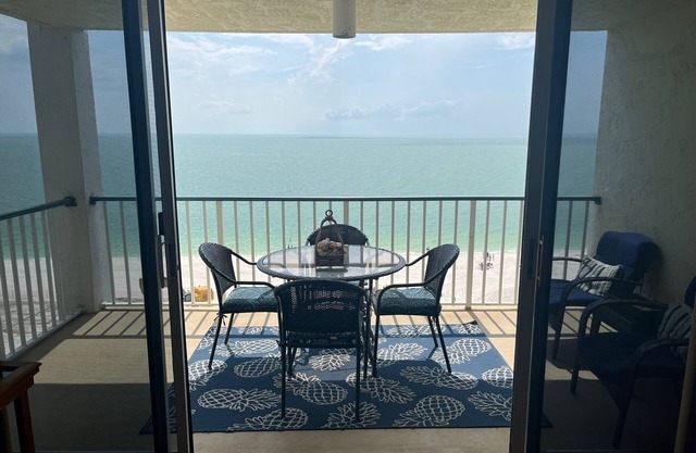Waterfront Condominium - Apollo #902