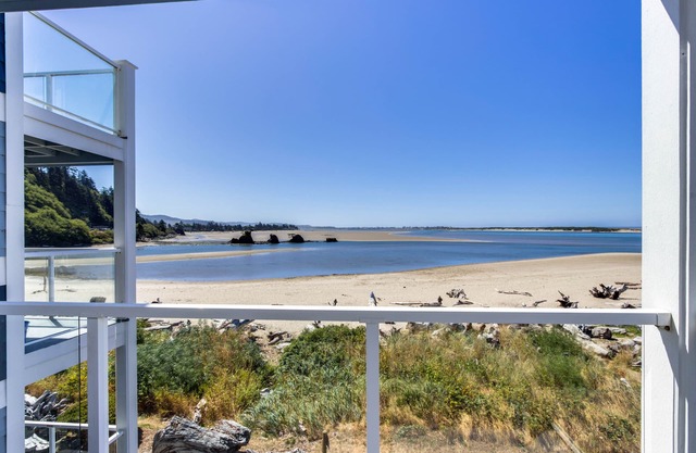 Condo de coin bord de l'eau avec vue sur l'océan - à proximité de la plage, de la baie et des attractions