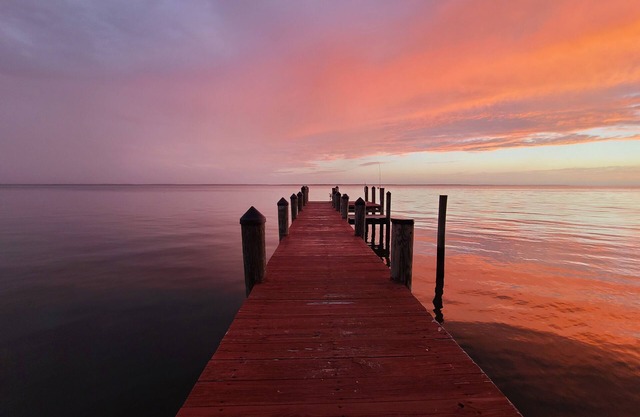 Waterfront Cottage w/ Private Pier & Beach ~ Lil' Paradise On The Potomac