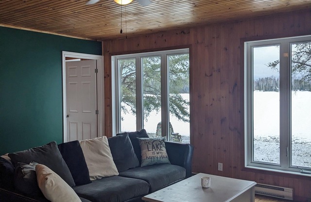 Waterfront cottage perfect for kids in charming Fugereville