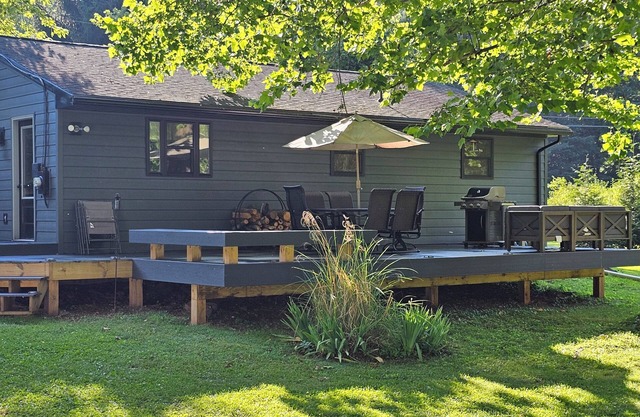 Waterfront Cottage on Big Pine Creek