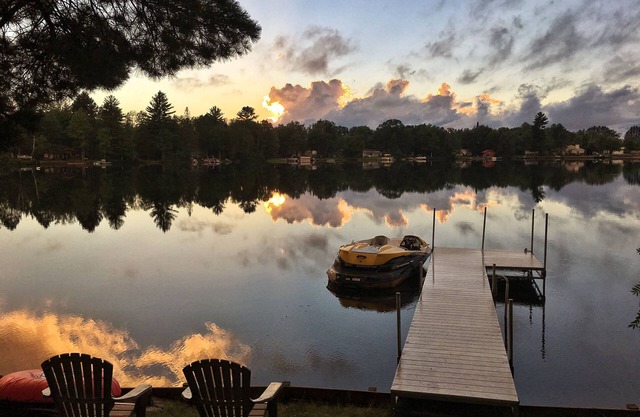 Waterfront Cottage sur Private «Farmer» Lake, pour 10 personnes, nager, pêcher, Bateau, VTT