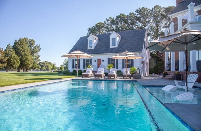 Waterfront Cottage, bain à remous privé, foyer extérieur - escapade romantique parfaite