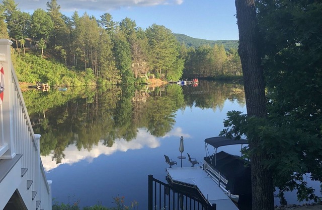 Waterfront Cottage 5 minutes to Mount Wachusett, Dock, Pet Friendly, Kayaks