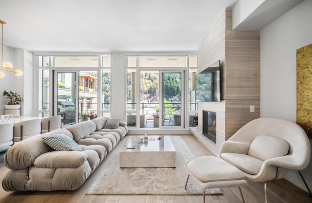 Waterfront Cozy 2 Bed 2 Bath Apartment