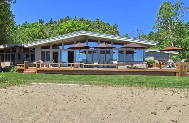 Waterfront Crystal Lake Home - 200ft of lake frontage/large sandy beach/yard