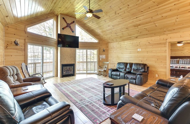NOUVEAU! Bord de l'eau Davis Cabin w / Dock + Kayaks!